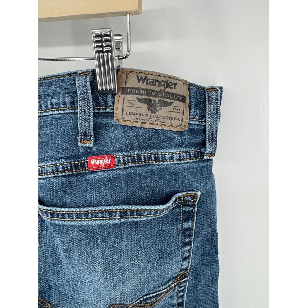 Wrangler Relaxed Boot Cut Jeans Mens 38x32 Medium Wash Blue Denim 98FNWRD - Picture 4 of 5
